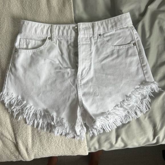 White shorts - Picture 3 of 5